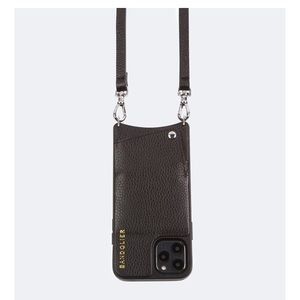 Bandolier iPhone 11 Pro. Emma pebble leather